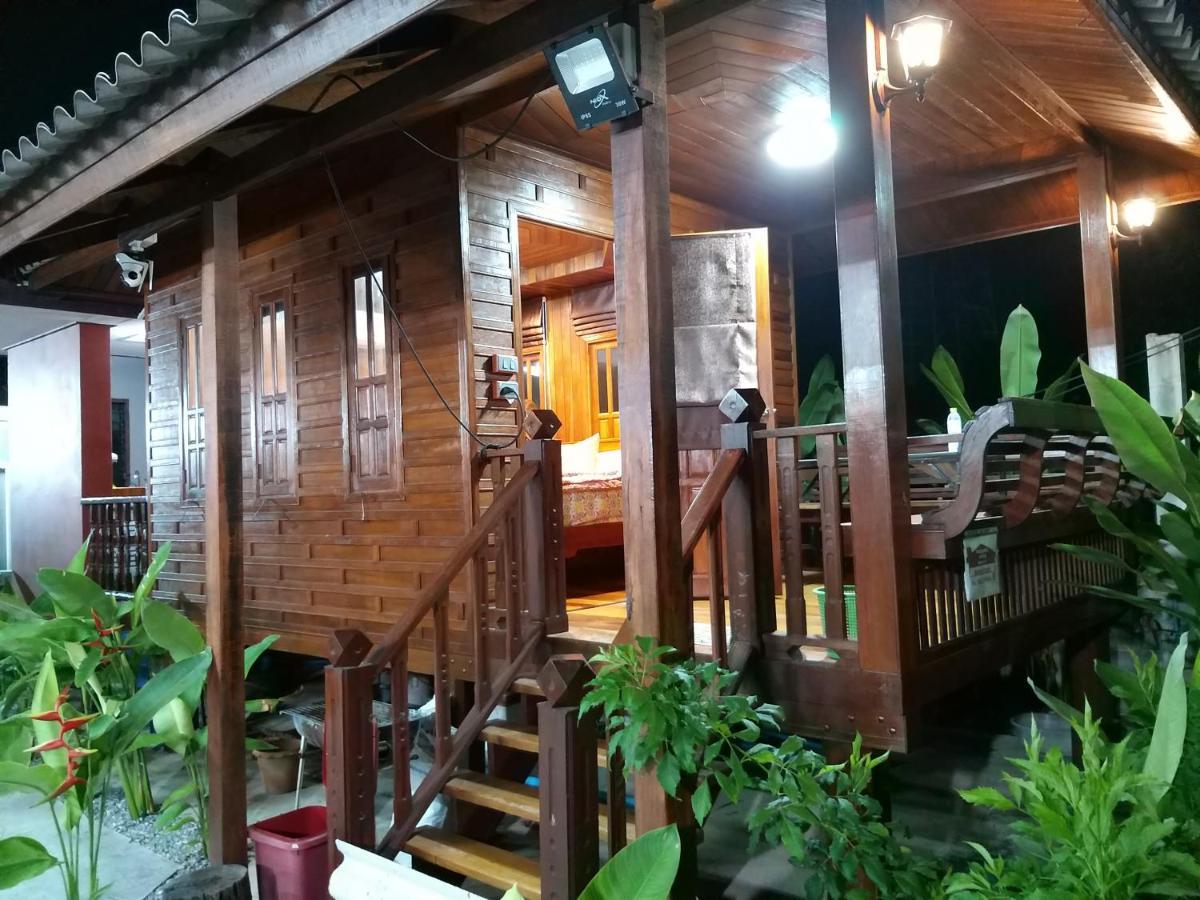 บ้านทะเลอิ่มเอม Bann Talay Im Eimm Ban Phe Luaran gambar