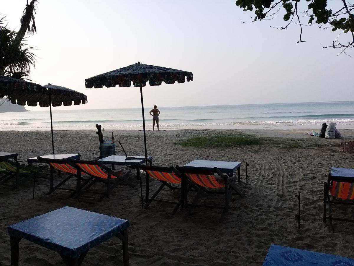 บ้านทะเลอิ่มเอม Bann Talay Im Eimm Ban Phe Luaran gambar