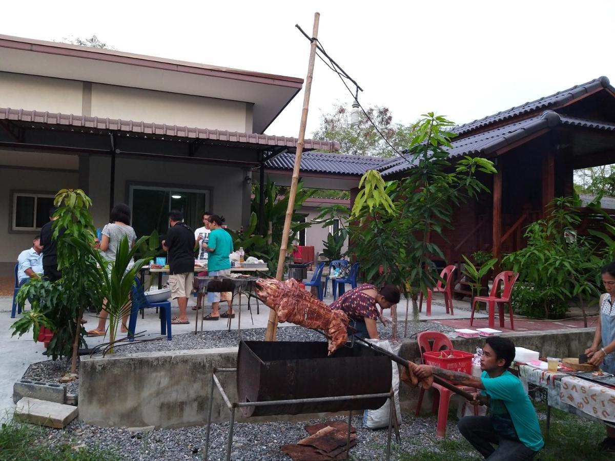 บ้านทะเลอิ่มเอม Bann Talay Im Eimm Ban Phe Luaran gambar