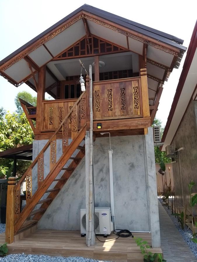 บ้านทะเลอิ่มเอม Bann Talay Im Eimm Ban Phe Luaran gambar