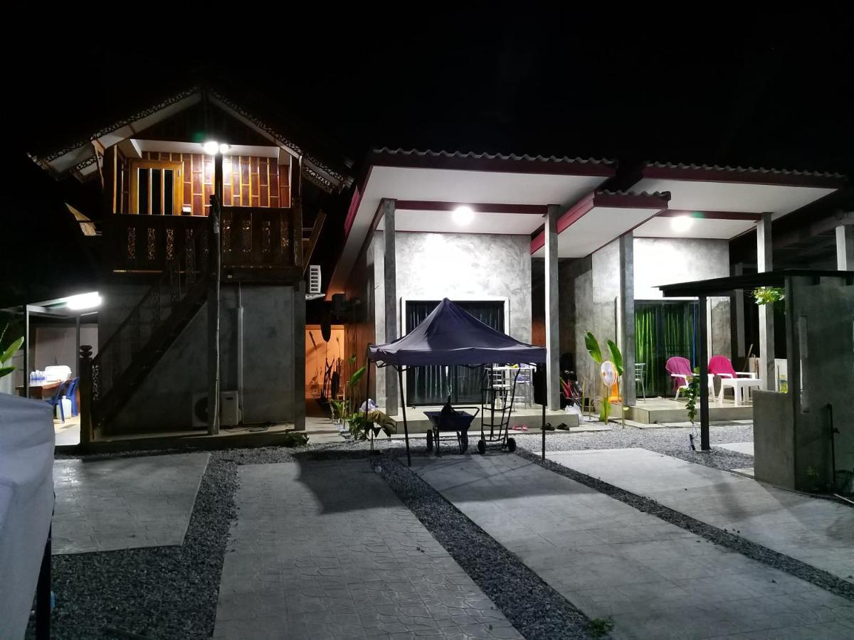 บ้านทะเลอิ่มเอม Bann Talay Im Eimm Ban Phe Luaran gambar