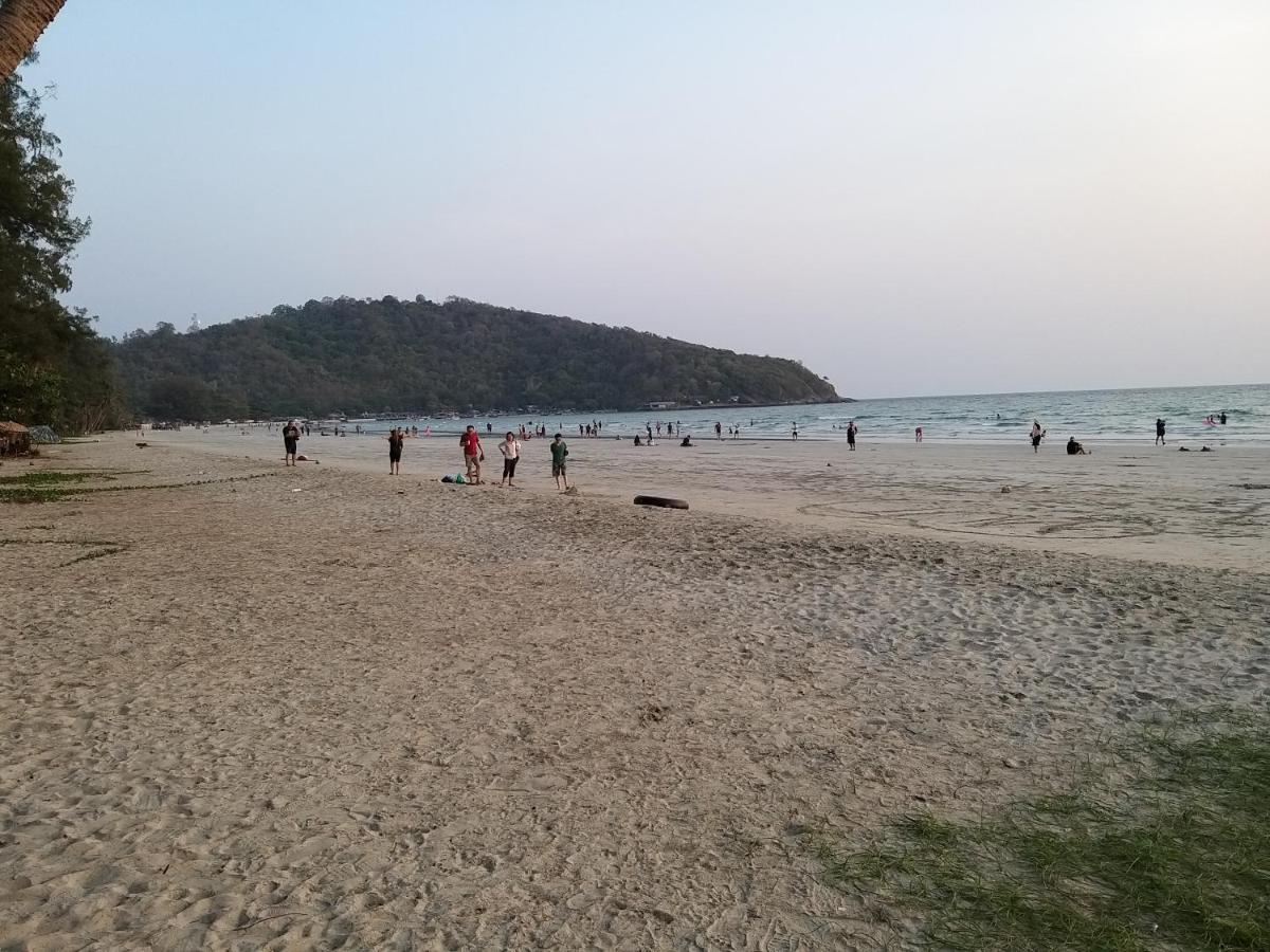 บ้านทะเลอิ่มเอม Bann Talay Im Eimm Ban Phe Luaran gambar