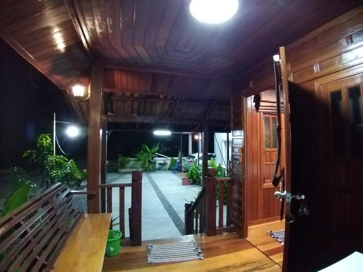 บ้านทะเลอิ่มเอม Bann Talay Im Eimm Ban Phe Luaran gambar